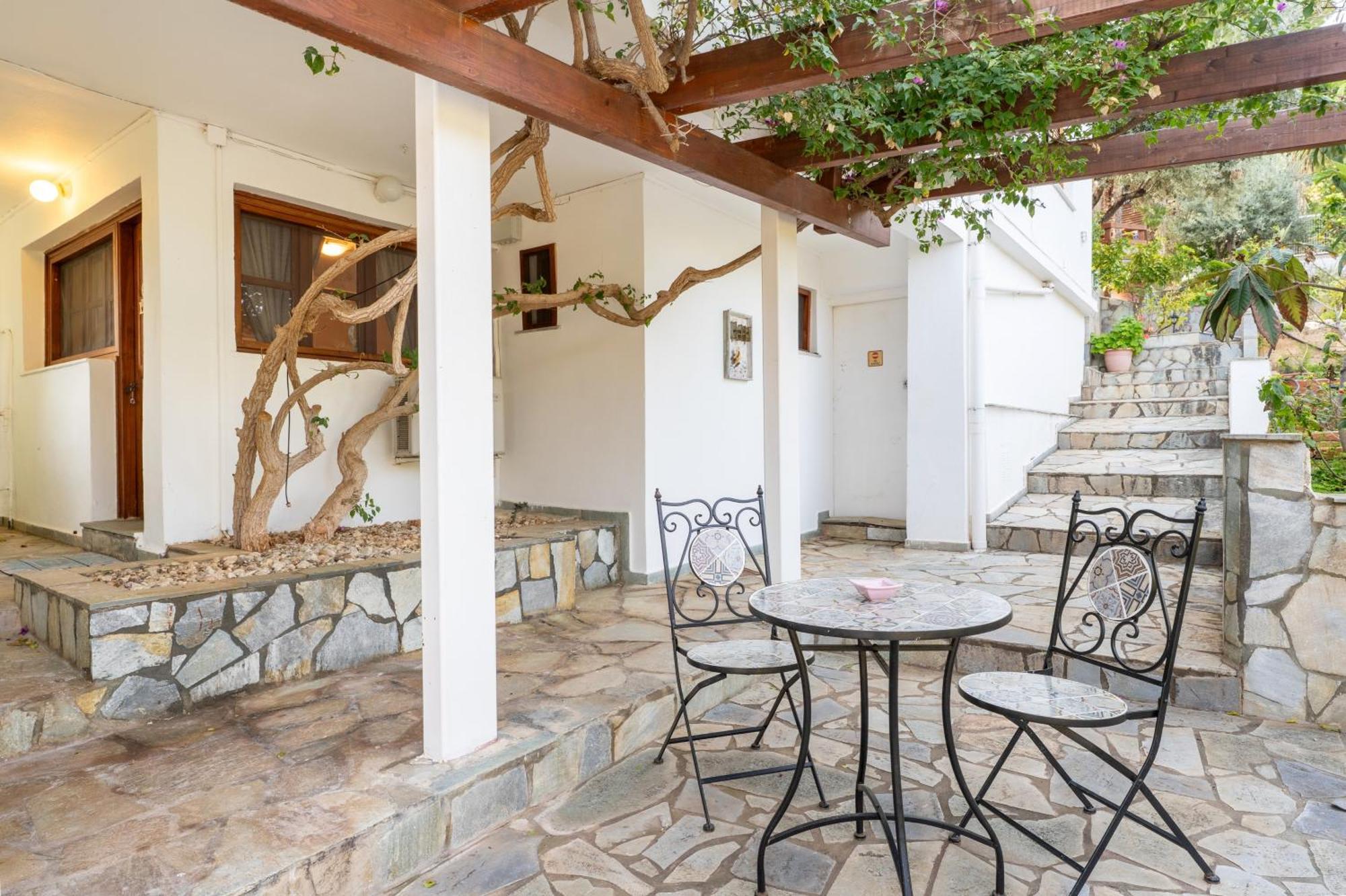 The House Of Gratitude - Poolside Retreat Villa Loutra Oraias Elenis Exteriör bild